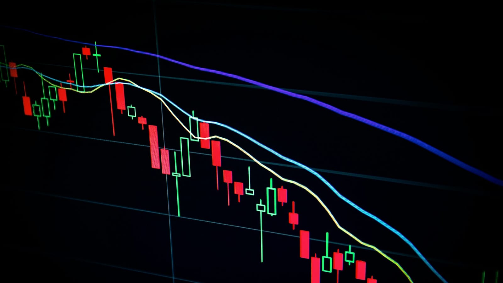 Gráfico de candlestick em tons de azul na tela